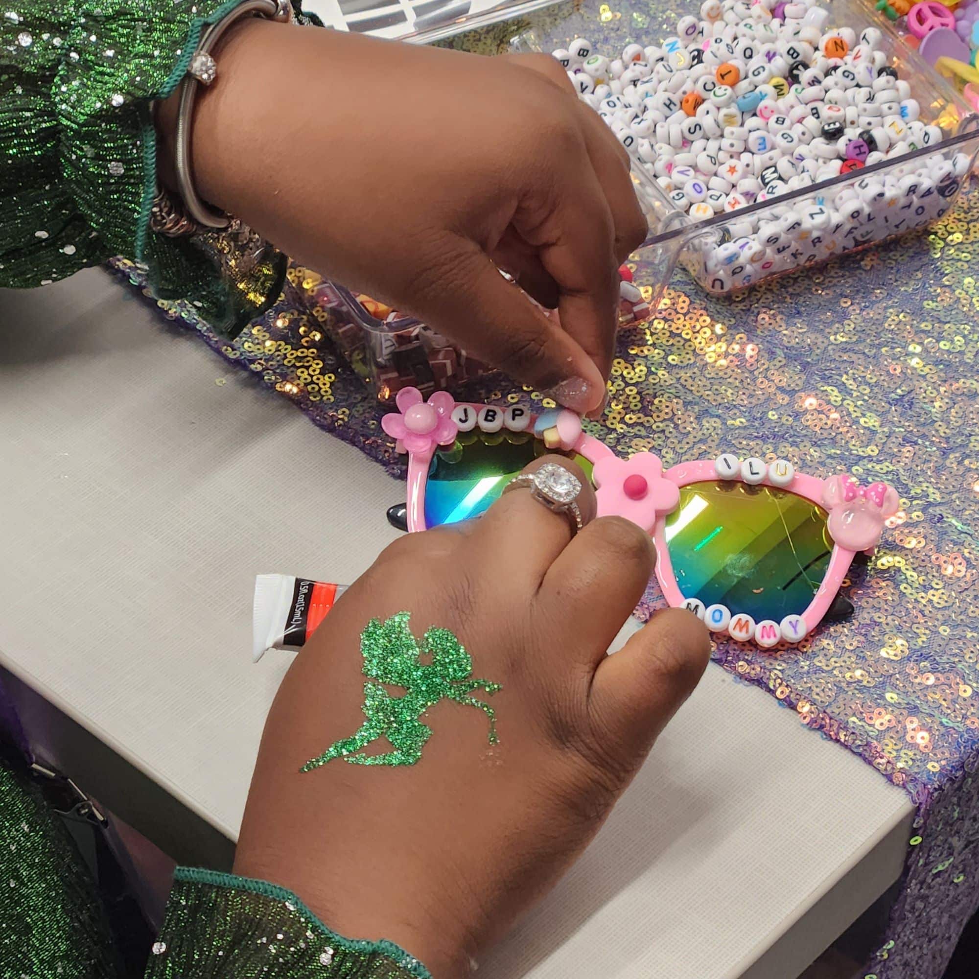 Sunglasses Accessorizing Workshop